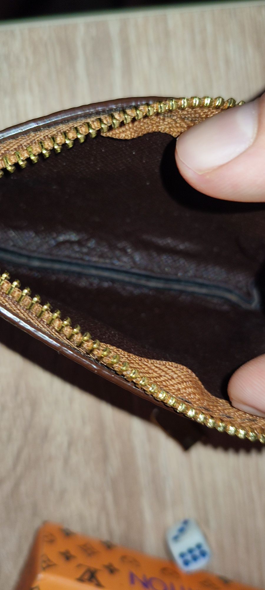 Vând mini portofel Louis Vuitton 1:1