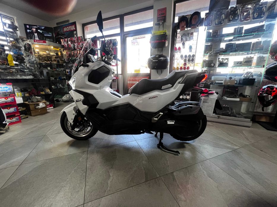 Scuter Sym ADX crossover
