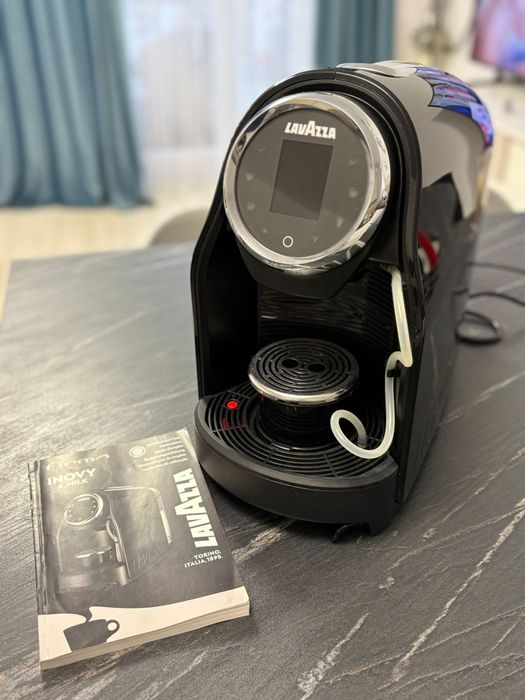 Espressor Lavazza – compact, modern, pentru capsule