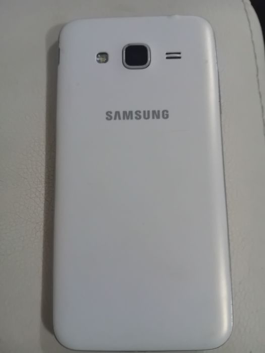 Telefon  J3 arata impecabil