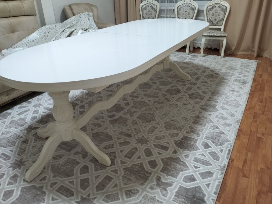 Продаётся стол гостевой.