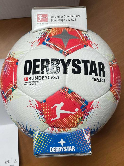 Derbystar Brillant APS футболна топка