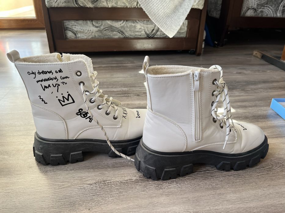 Бели ботуши “tendenz”