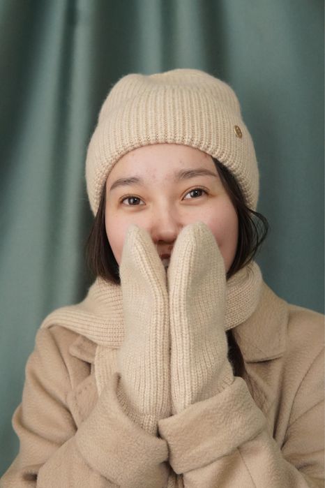 Женская тёплая тройка от бренда Adiya (шапка + шарф + перчатки)