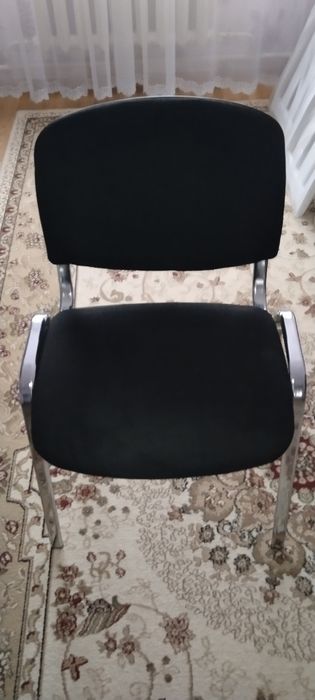 Продам 2 офисных стула