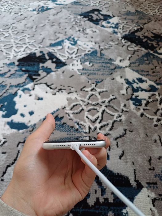 Iphone 11 ideal akkomulyator 100%      128 tali