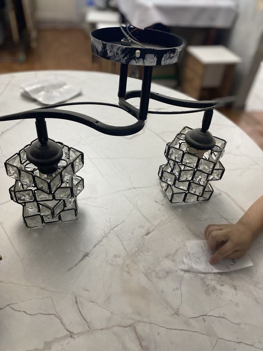 Продам две люстры