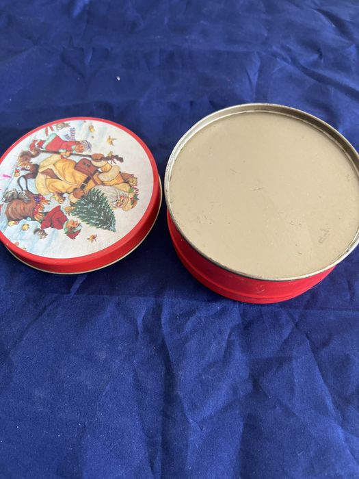 Стара Коледна метална кутийка за подарък,сладки, соленки,бонбони…