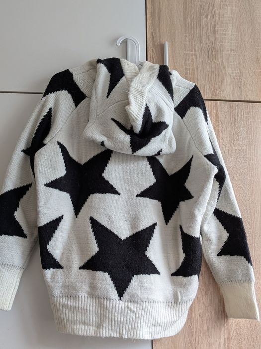 Вълнен суичър със звезди