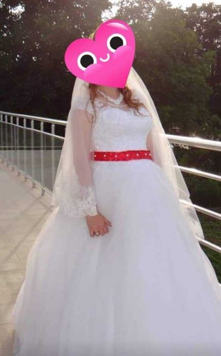 Здравейте Предлагам красива булчинска рокля + воал става и за бременни