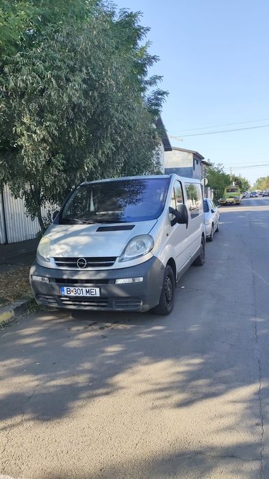 OPEL VIVARO            a