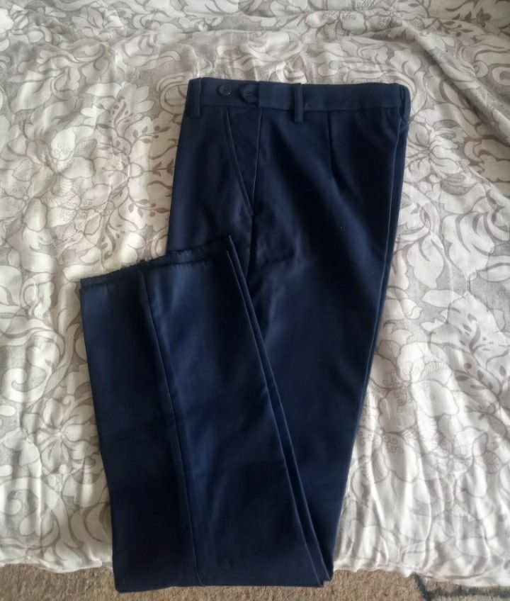 Школьные брюки 2 шт., тёмно-синего цвета 32 и 38 размера .