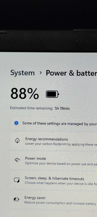 Vand Laptop Asus I3 8 GB ram DDr4 SSD 256 GB display 17.3 inch