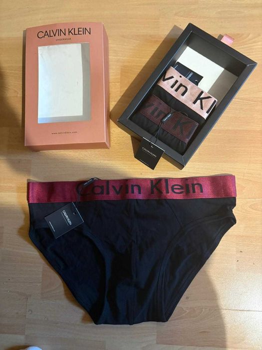 chiloti calvin klein model 2025