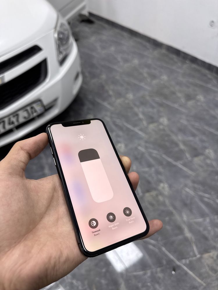 Iphone x aybi bor arzonga bervoraman 700.00bolishi shu
