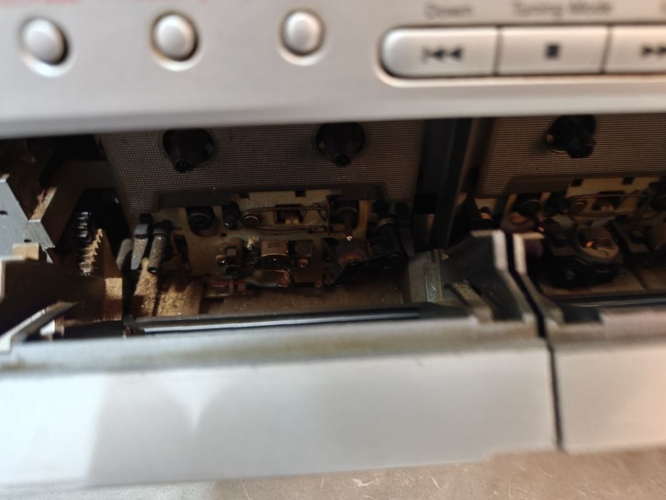 Vând combina audio Samsung CD mp3, radio si AUX
Radio CD casetofon.
Ci