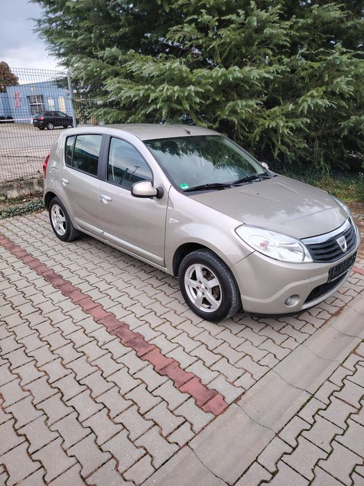 Vînd Dacia Sandero 1.6 din 2009