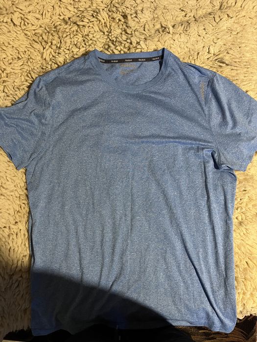 Спортна тениска