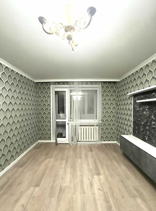 Продаю 3 ком. кв. Комнаты большие раздельные. Два балкона. 11а мик- он