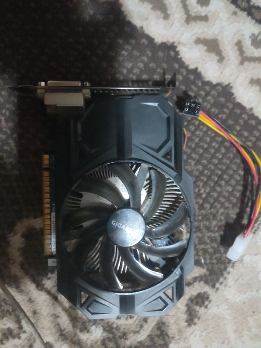 Продаю видео карту срочно