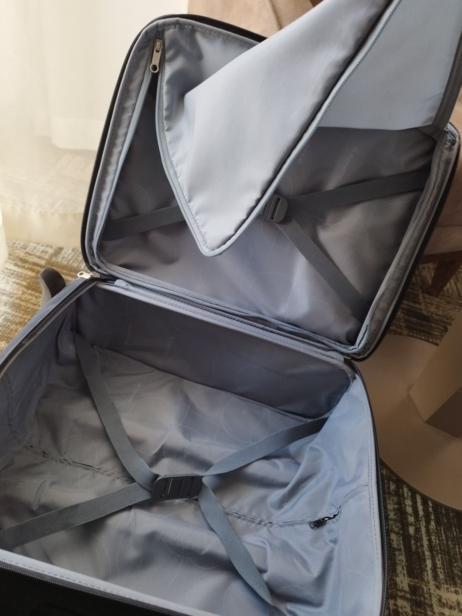 Samsonite син куфар 55 см.