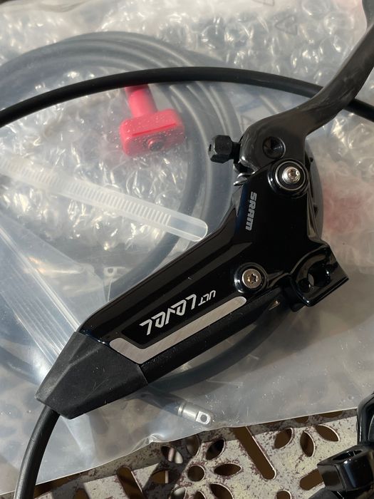 Комплект нови cпирачки SRAM Level Ultimate Stealth 2P 2-бутални