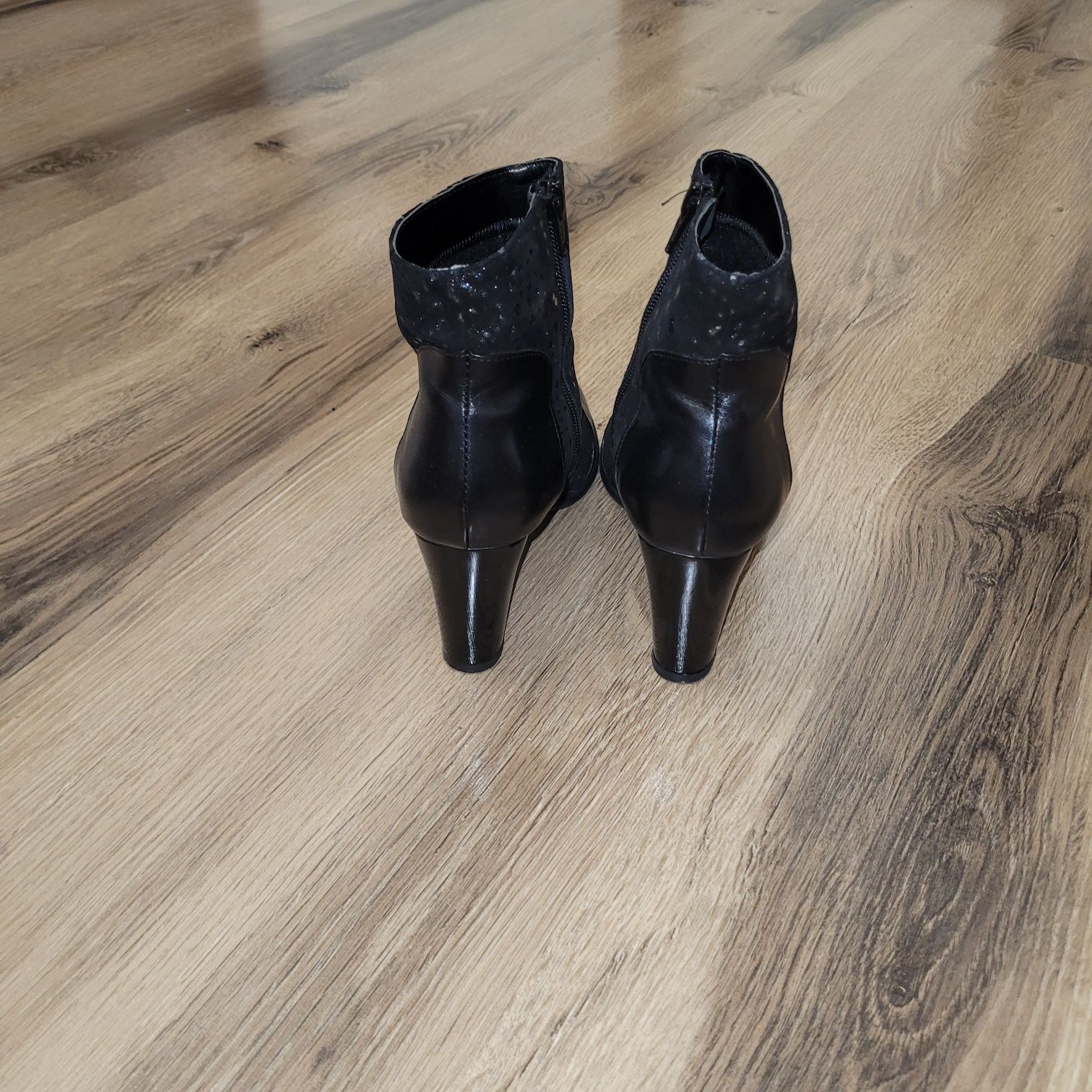 Botine  din piele măr. 37