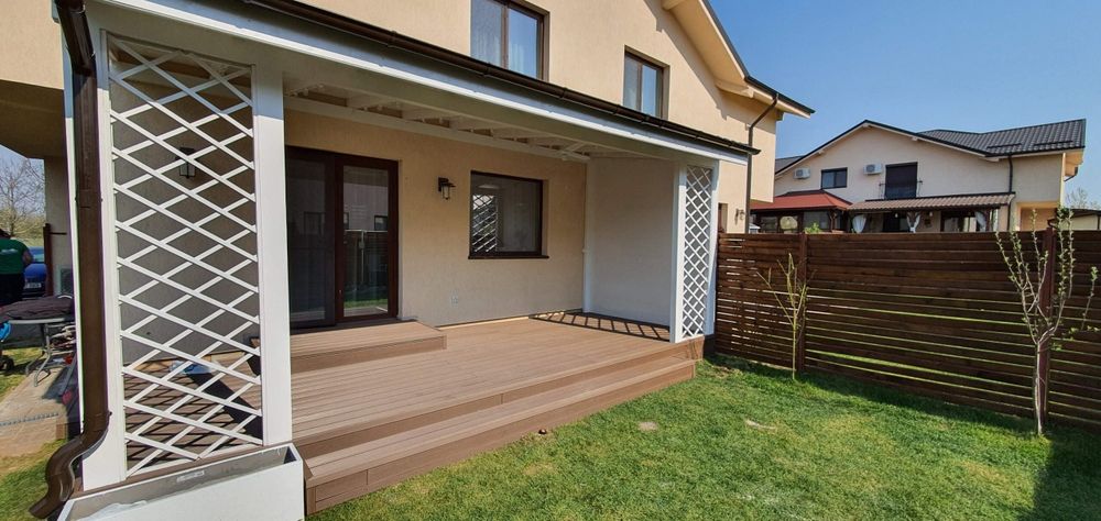 Vând terase din lemn legate de casă