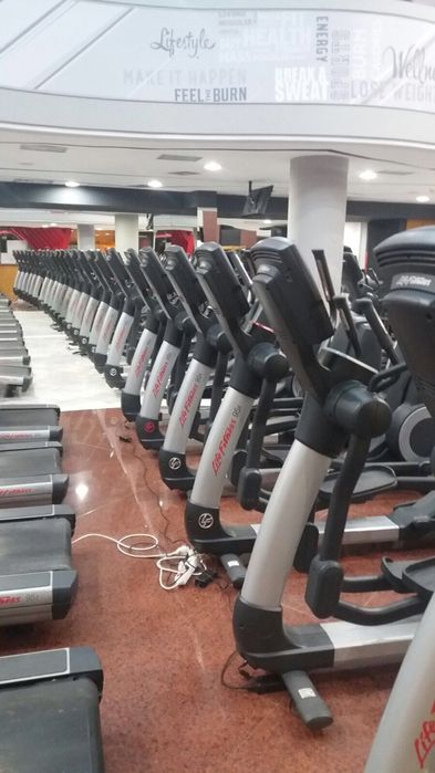 Depozit aparate profesionale life fitness