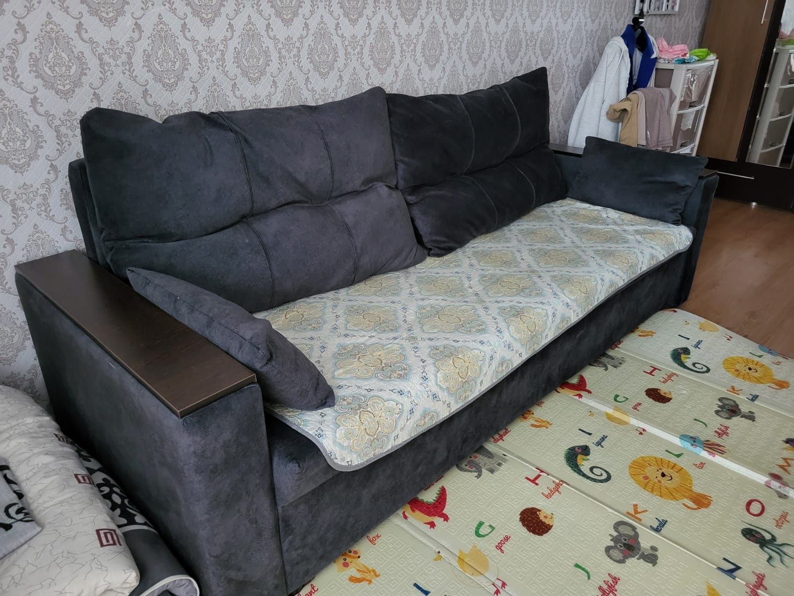 Продам диван чистыц