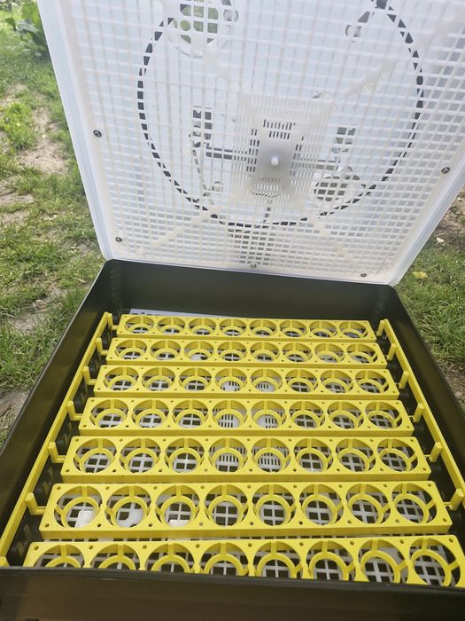 Incubator nou folosit o singura data