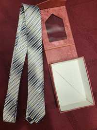 Мужской галстук новый,  в подарочной коробке.