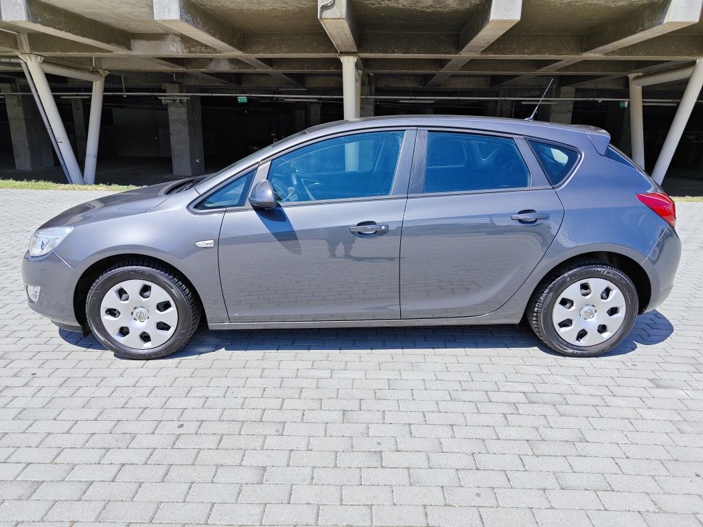 Opel Astra J 1.6i Benzină An 2010 Euro 5 116Cp adus din Germania