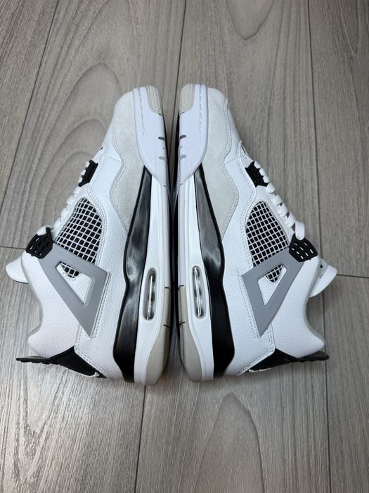 Vand Jordan 4 Military Black