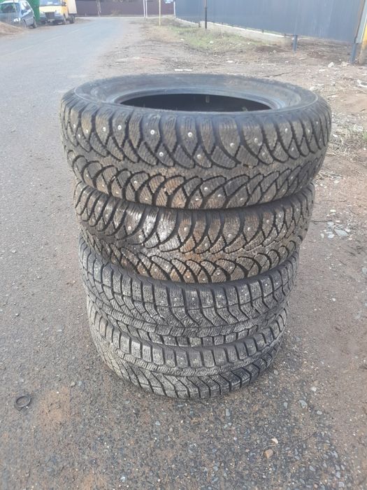 Продам на 14 комплект зимней резины почти новые