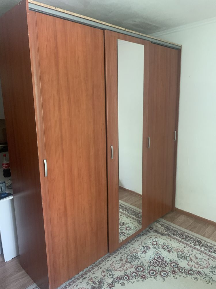 Продаю шкаф и кух.гарнитур не дорого 20 тысяч вообщем
