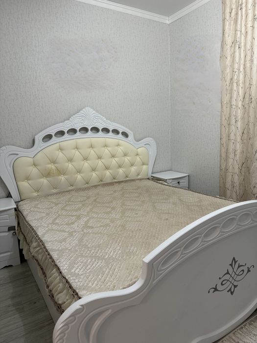 Двуспальная кровать с матрасом