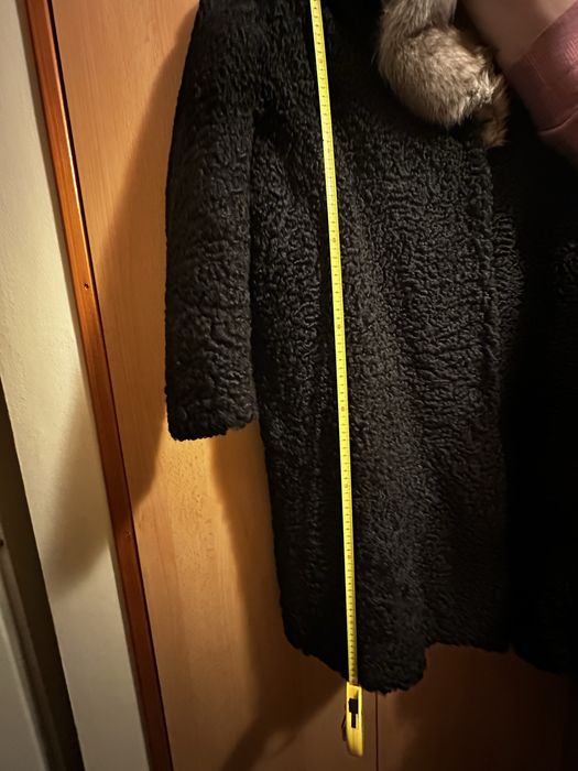 Haina de blana de astrahan cu guler din blana de vulpe