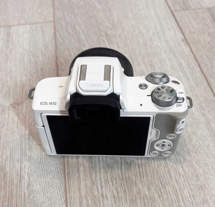 Canon EOS M50 + EF-M 15-45mm + accesorii