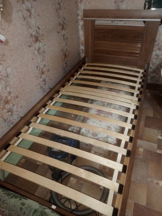 Кровать с матрасом заводская