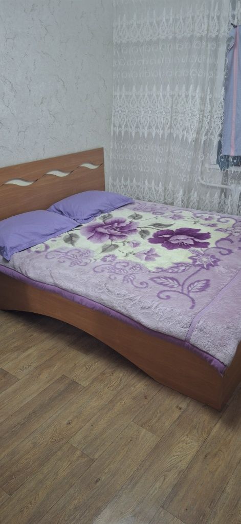 Продам тахту в хорошем состоянии