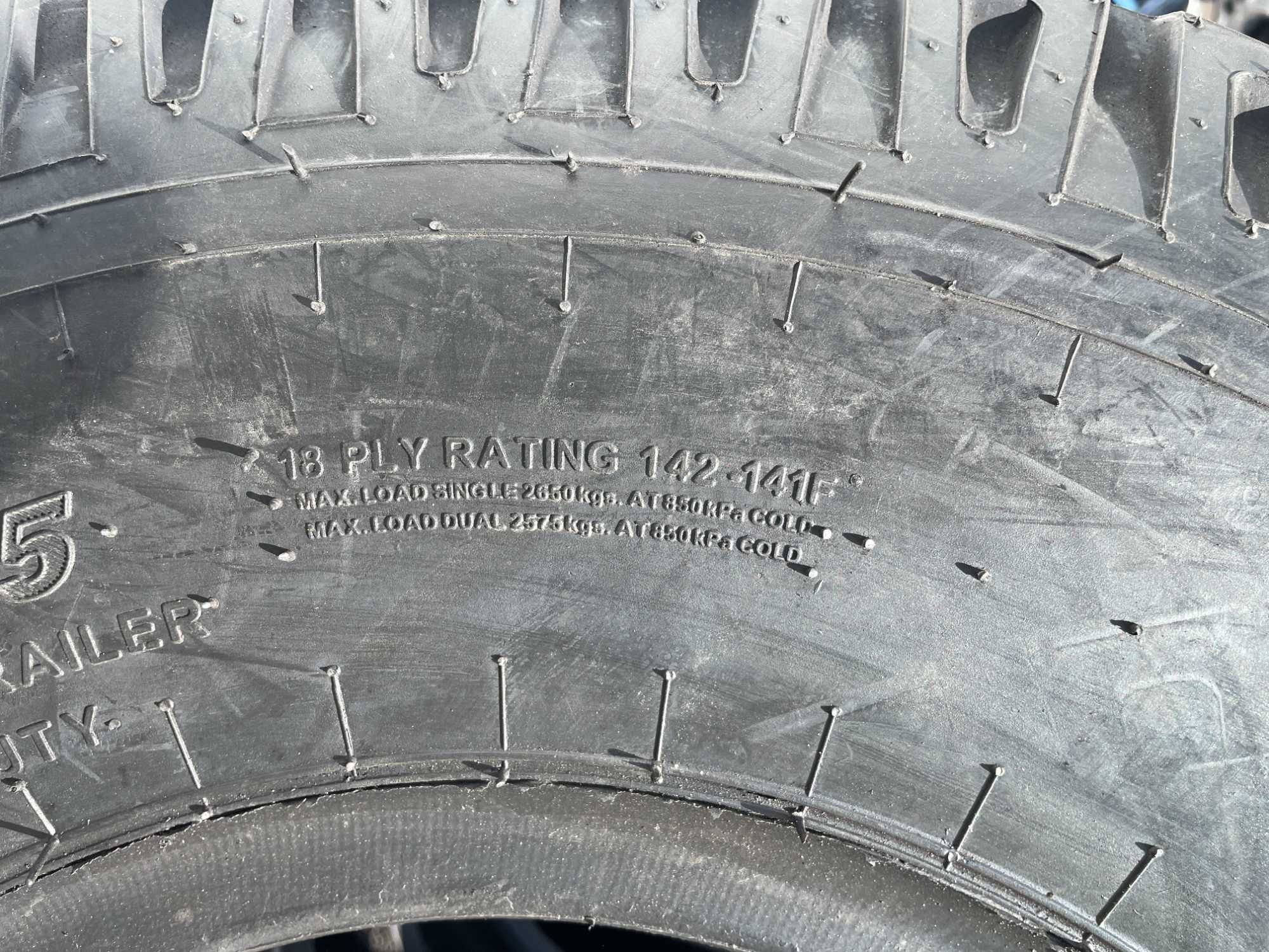 Cauciucuri noi 8.25-15 cu 18 pliuri marca MRL pentru trailer