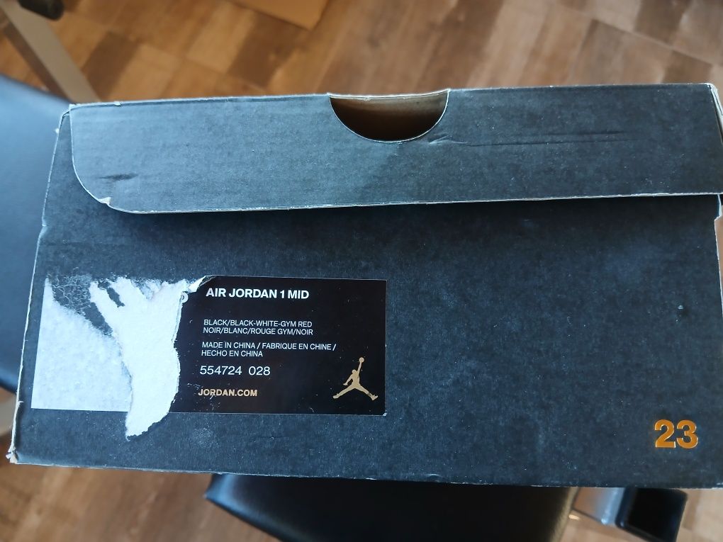 Jordan 1 Retro Mid Black Red White