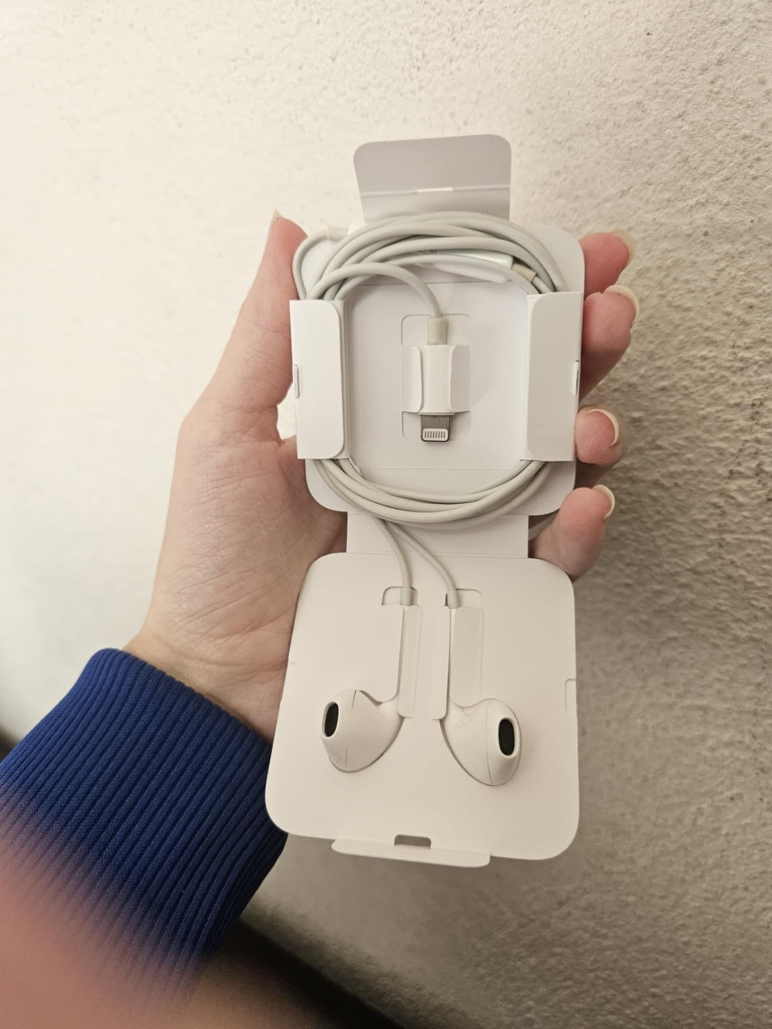 Iphone 8 64 GB + слушалки