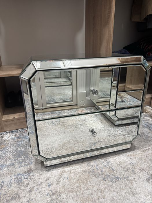 Тумбочки зеркальные