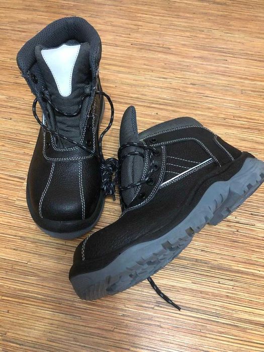 Ботинки из кожи для работы