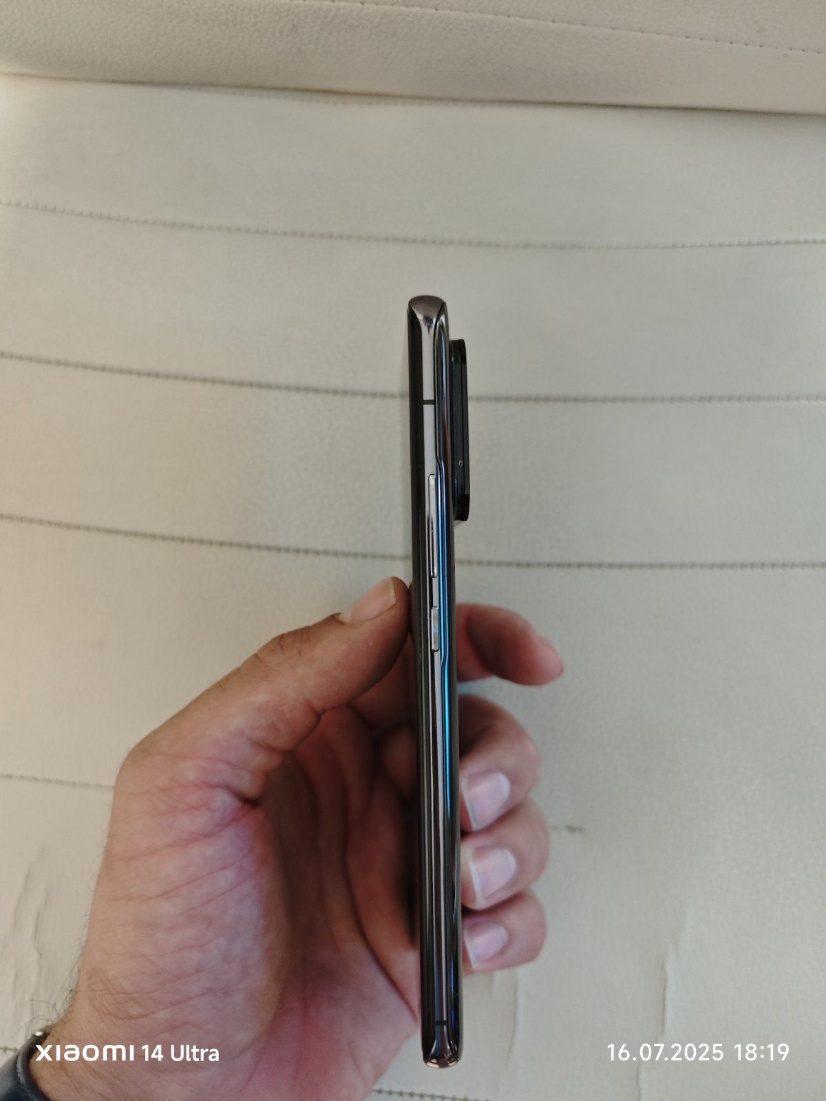 Продавам изключително запазен XIAOMI MI 11 ULTRA 256gb 12ram