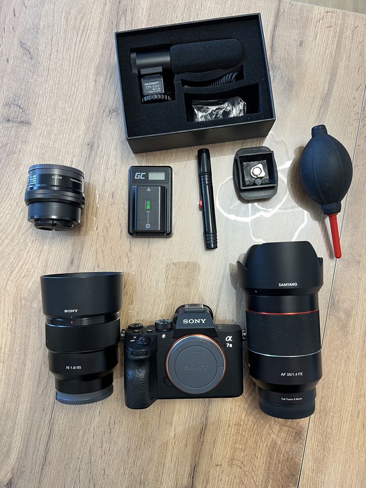 Sony A7 III + два обектива и микрофон ( като нов )