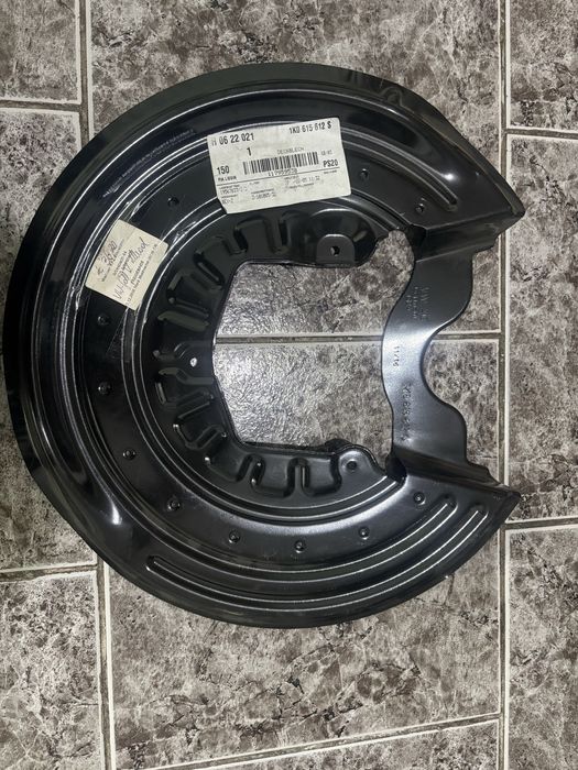 Прахозащитен капак / защитна пластина за задна дясна спирачка  VW Golf