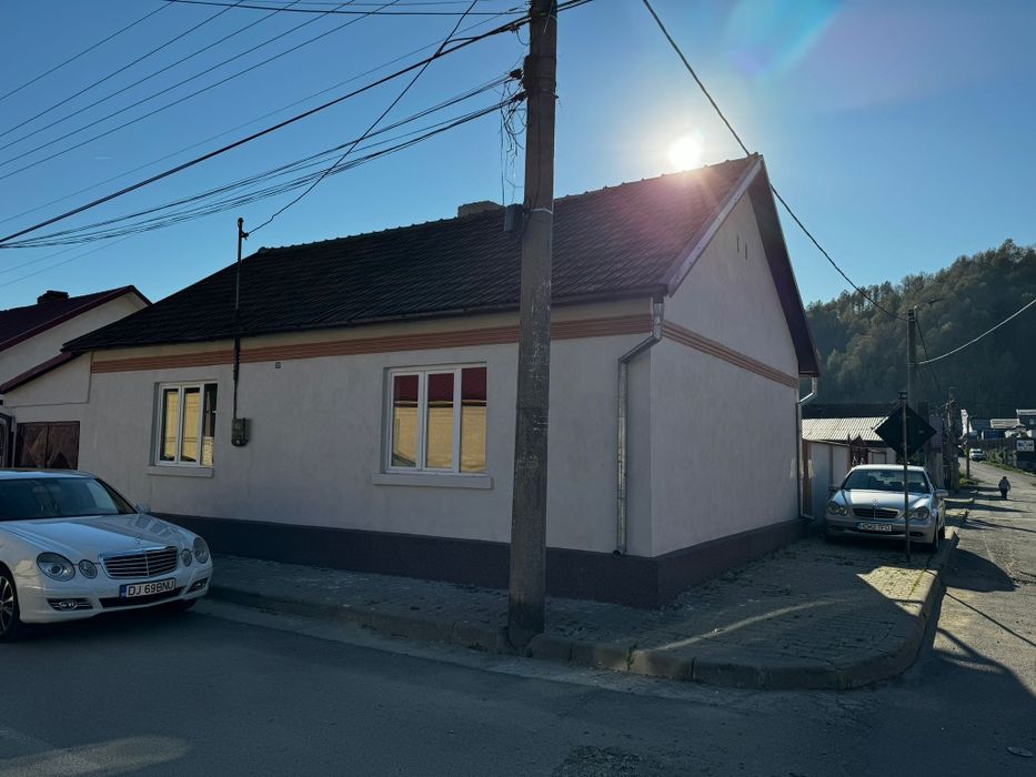 Casa Petroșani ~ 310 mp ~ Garaj ~ Curte Mare